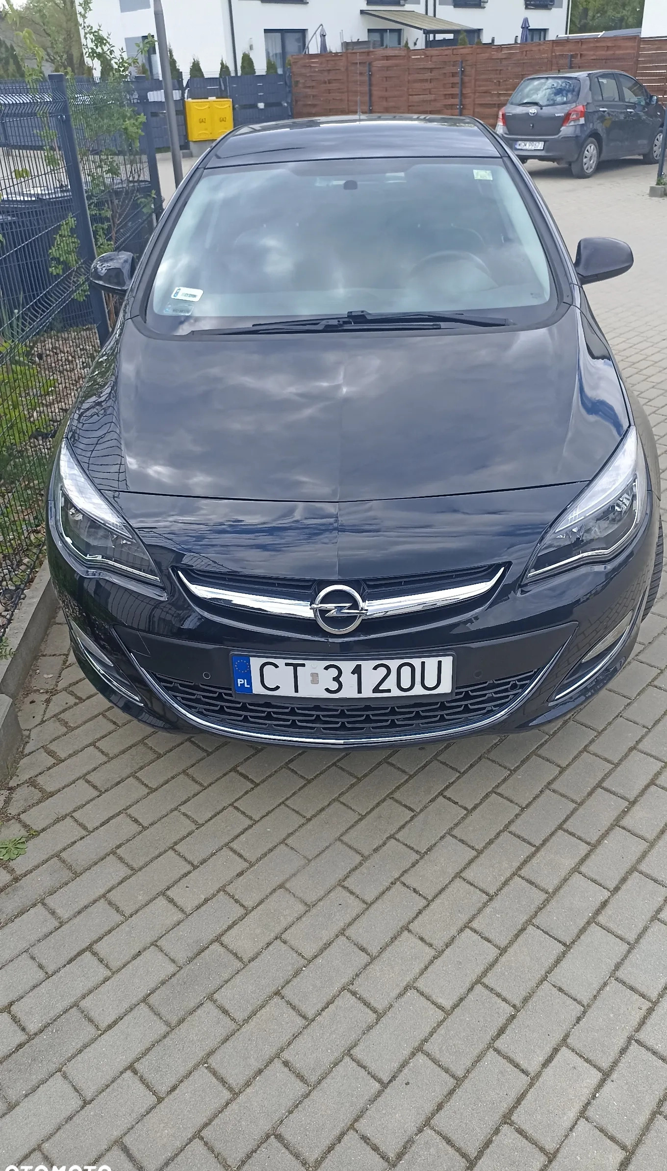 Opel Astra cena 18500 przebieg: 256000, rok produkcji 2013 z Warszawa małe 137